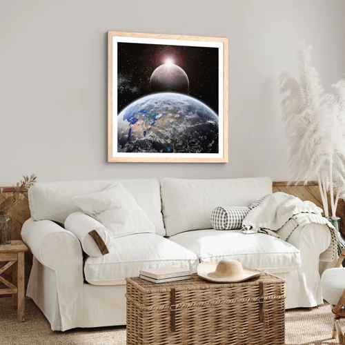 Poster in einem Rahmen aus heller Eiche - Weltraumlandschaft - Sonnenaufgang - 50x50 cm