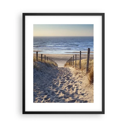 Poster in einem schwarzem Rahmen - Das Rauschen des Meeres, der Gesang der Vögel, ein wilder Strand im Gras ... - 40x50 cm