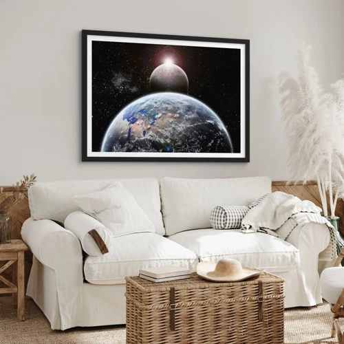 Poster in einem schwarzem Rahmen - Weltraumlandschaft - Sonnenaufgang - 100x70 cm