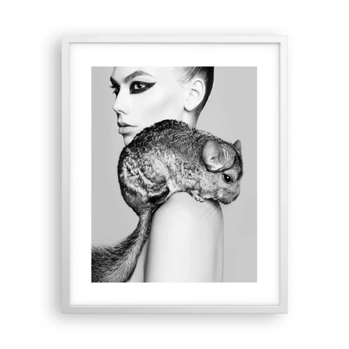 Poster in einem weißen Rahmen - Dame mit einem Chinchilla - 40x50 cm