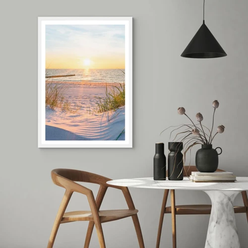 Poster in einem weißen Rahmen - Das Rauschen des Meeres, der Gesang der Vögel, ein wilder Strand im Gras ... - 50x70 cm