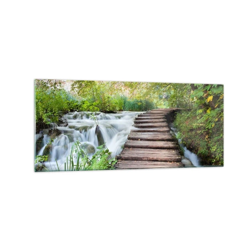 Glasbild - Bild auf glas - Eine Holzbrücke über einen Wasserfall, umgeben von üppigem grünen Wald. - 120x50cm - Das Wasser ist überhaupt nicht ruhig - Moderne Wanddekoration für Wohnzimmer und Schlafzimmer ARTTOR