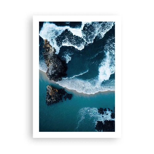 Poster - Blick auf die Meereswellen, die gegen die Felsen schlagen - 50x70cm - In Wellen gehüllt - Moderne Wanddekoration für Wohnzimmer und Schlafzimmer ARTTOR