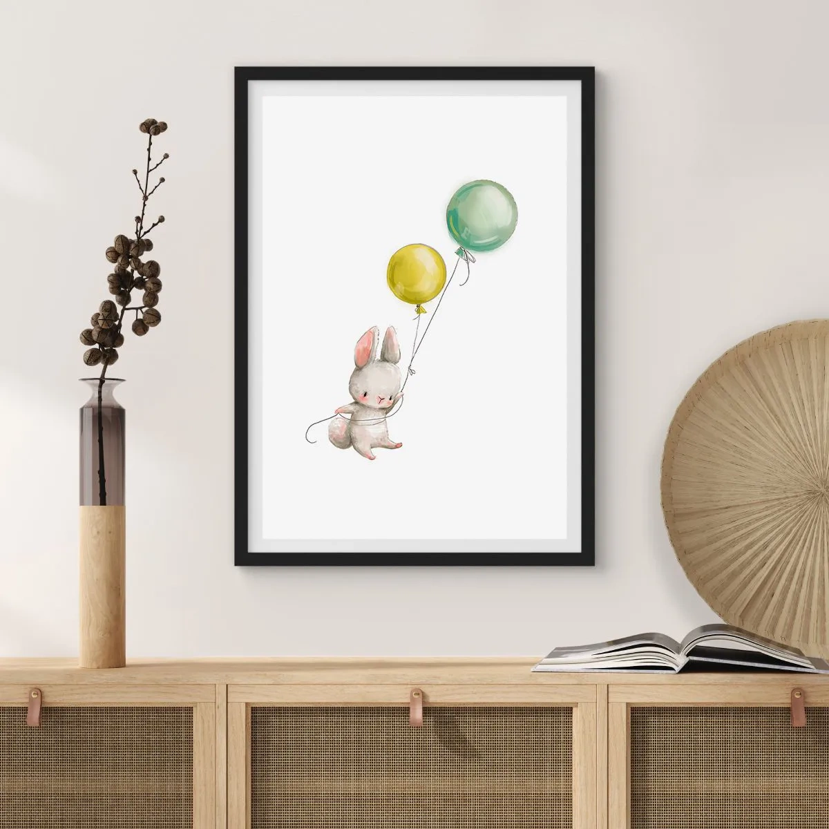 Poster in einem schwarzem Rahmen - Ein Kaninchen, das zwei grüne und gelbe Luftballons hält. - 50x70cm - Ich werde auch fliegen! - Moderne Wanddekoration für Wohnzimmer und Schlafzimmer ARTTOR