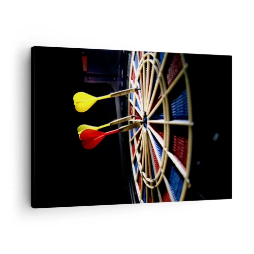 Bild auf Leinwand - Leinwandbild - Eine Dartscheibe mit getroffenen Darts auf schwarzem Hintergrund - 70x50cm - Auf den Punkt gebracht - Moderne Wanddekoration für Wohnzimmer und Schlafzimmer ARTTOR