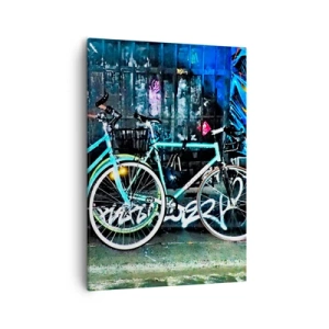 Bild auf Leinwand - Leinwandbild - Zwei türkisfarbene Fahrräder vor einer urbanen Graffiti-Kulisse. - 50x70cm - Die Stadt ruft - Moderne Wanddekoration für Wohnzimmer und Schlafzimmer ARTTOR