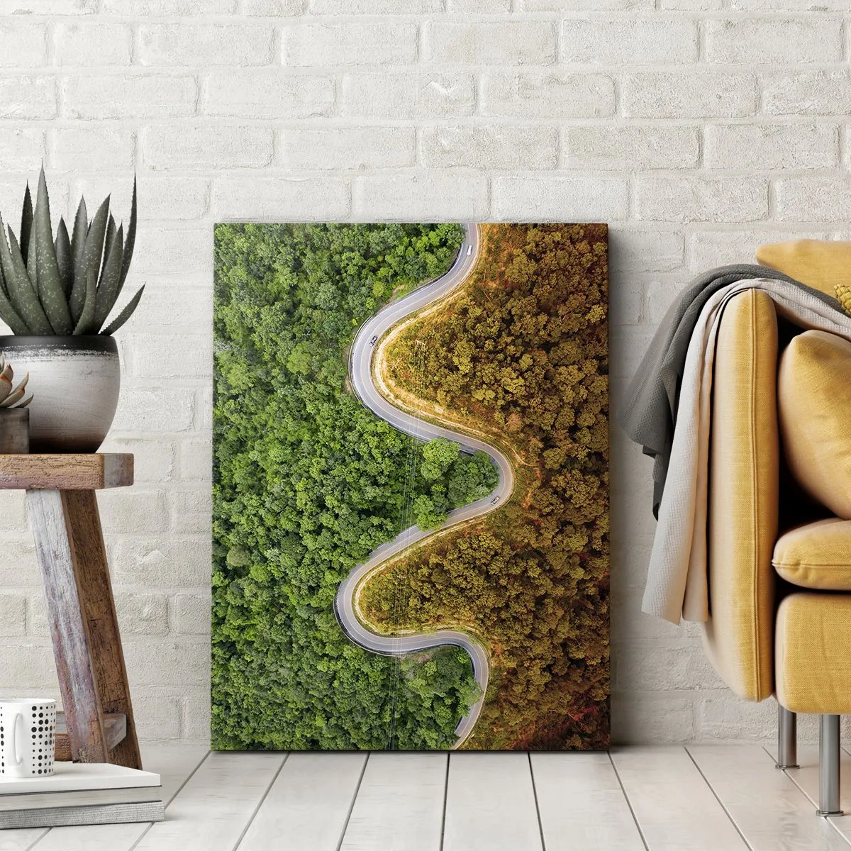 Bild auf Leinwand - Leinwandbild - Eine kurvenreiche Straße durch den Wald aus der Vogelperspektive gesehen - 50x70cm - Grenzen und Durchbrüche - Moderne Wanddekoration für Wohnzimmer und Schlafzimmer ARTTOR