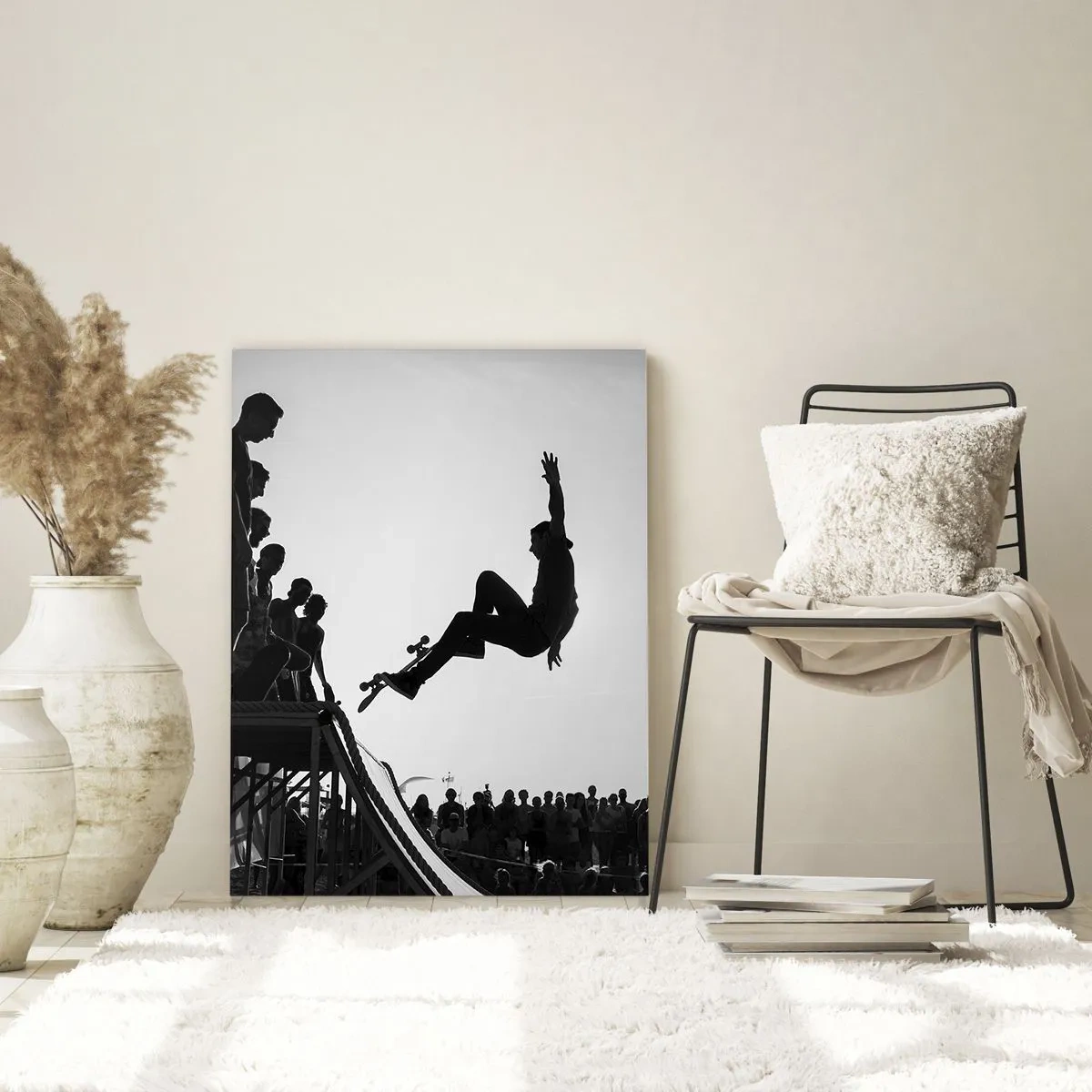 Glasbild - Bild auf glas - Schwarz-weiße Skateboardszene auf einer Rampe - 70x100cm - Helden und Zuschauer - Moderne Wanddekoration für Wohnzimmer und Schlafzimmer ARTTOR