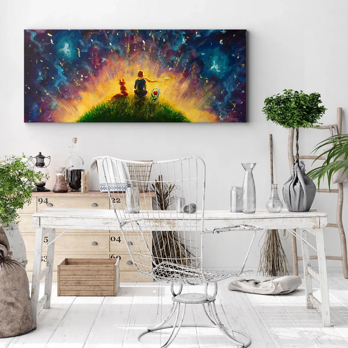 Bild auf Leinwand - Leinwandbild - Figuren auf einem grünen Hügel, umgeben von einem Sternenhimmel - 160x50cm - Liebe und Freundschaft - die ganze Welt - Moderne Wanddekoration für Wohnzimmer und Schlafzimmer ARTTOR
