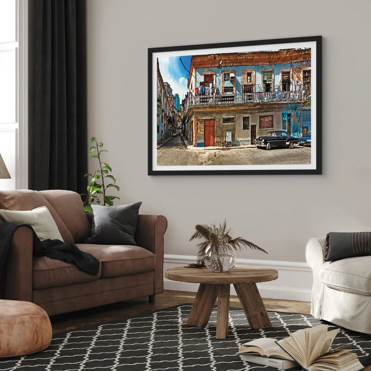 Poster in einem schwarzem Rahmen - Bunte Mietshäuser und ein Oldtimer im Stadtbild - 100x70cm - Havanna-Stimmung - Moderne Wanddekoration für Wohnzimmer und Schlafzimmer ARTTOR