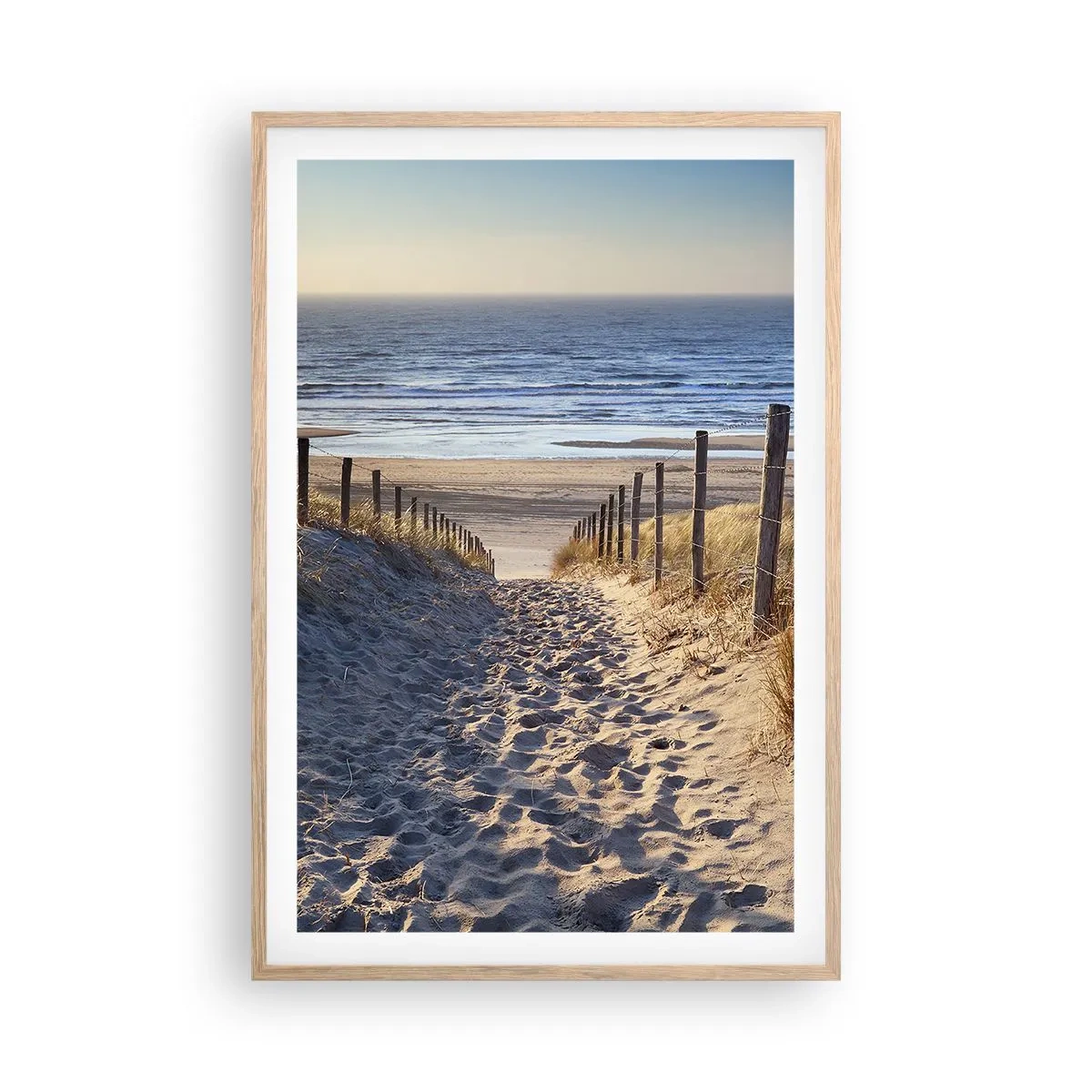 Poster in einem Rahmen aus heller Eiche - Das Rauschen des Meeres, der Gesang der Vögel, ein wilder Strand im Gras ... - 61x91 cm