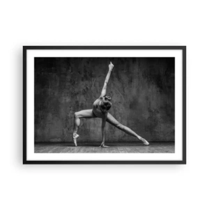 Poster in einem schwarzem Rahmen - Eine Tänzerin in künstlerischer Pose vor einer rohen Wand - 70x50cm - Das Ideal des Gleichgewichts - Moderne Wanddekoration für Wohnzimmer und Schlafzimmer ARTTOR