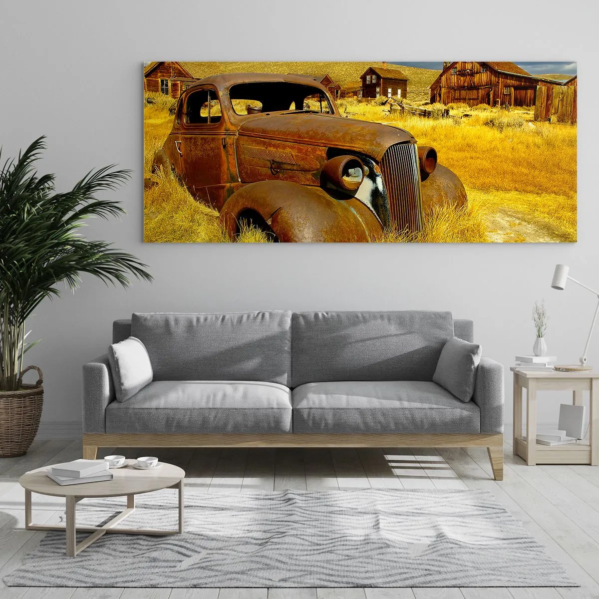 Glasbild - Bild auf glas - Ein altes rostiges Auto vor dem Hintergrund verlassener Holzhütten - 140x50cm - Eine wohlverdiente Ruhe - Moderne Wanddekoration für Wohnzimmer und Schlafzimmer ARTTOR