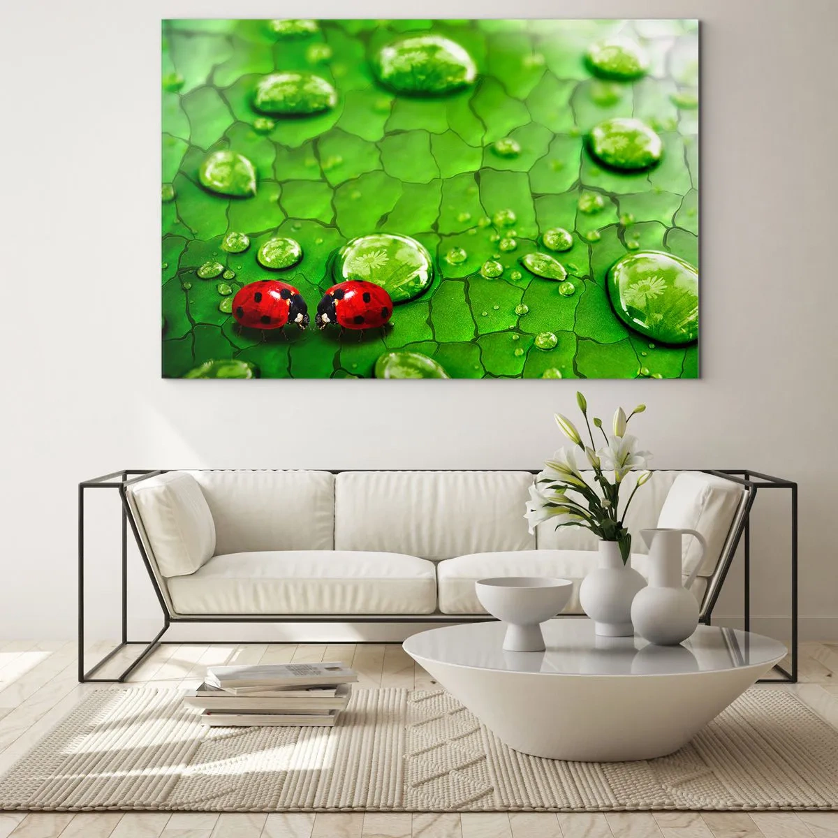 Glasbild - Bild auf glas - Zwei Marienkäfer auf einem grünen Blatt mit Wassertropfen - 70x50cm - Treffen im Grünen - Moderne Wanddekoration für Wohnzimmer und Schlafzimmer ARTTOR