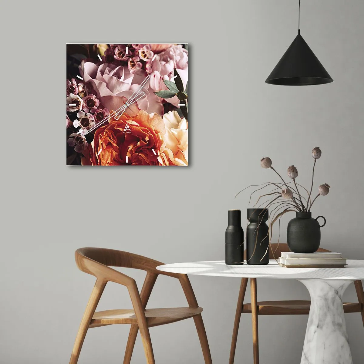 Wanduhr - Glasuhr - Eine Nahaufnahme einer farbenfrohen Blumenkomposition - 30x30cm - Eingehüllt in Schönheit - Moderne Wanddekoration für Wohnzimmer und Schlafzimmer ARTTOR