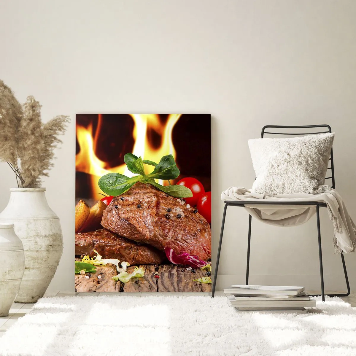 Glasbild - Bild auf glas - Gegrilltes Steak mit Beilagen vor dem Hintergrund der Flammen - 80x120cm - Von Hitze gezaubert - Moderne Wanddekoration für Wohnzimmer und Schlafzimmer ARTTOR