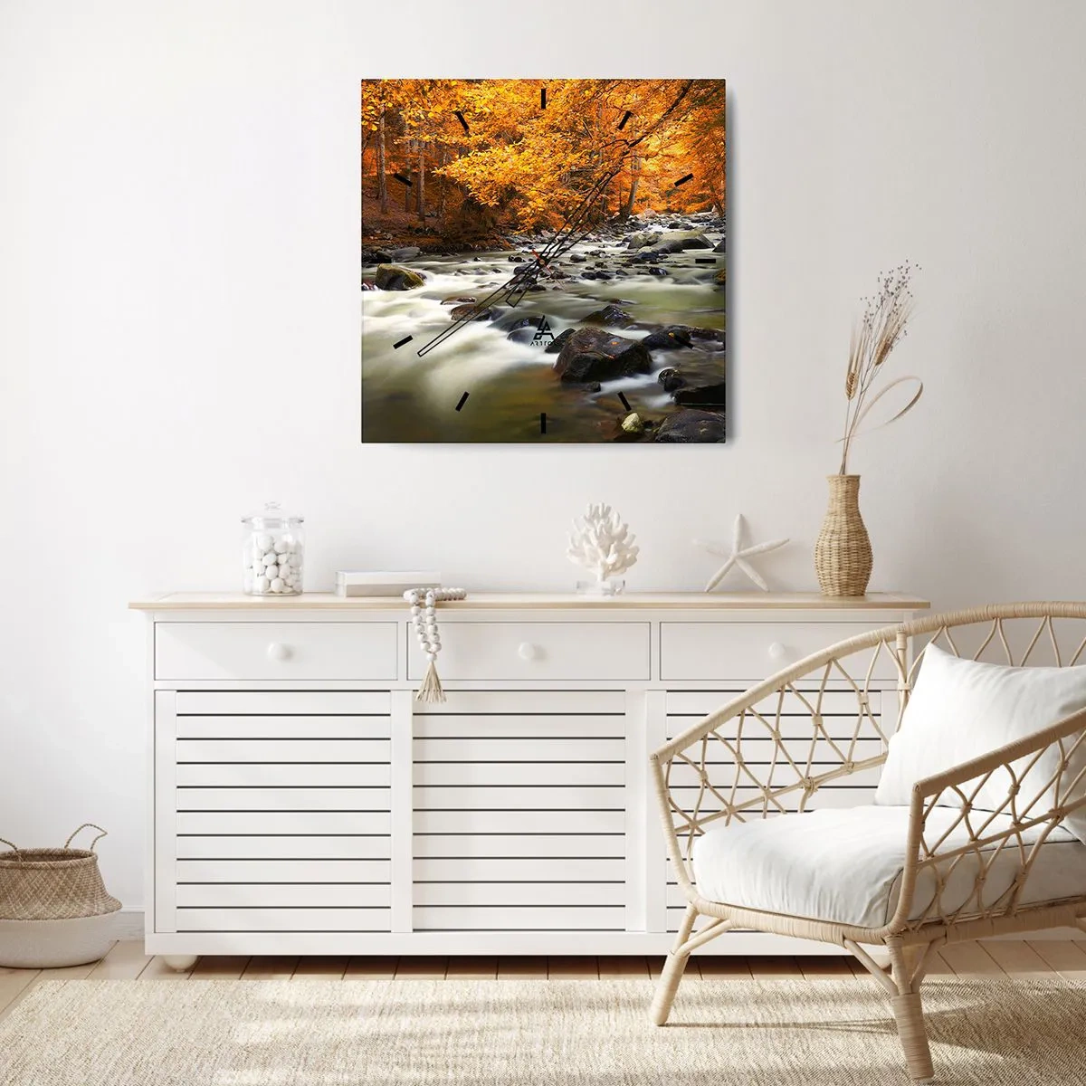 Wanduhr - Glasuhr - Ein Bach in einem herbstlichen Wald, umgeben von goldenen Blättern - 30x30cm - Ein Bach in einem goldenen Wald - Moderne Wanddekoration für Wohnzimmer und Schlafzimmer ARTTOR