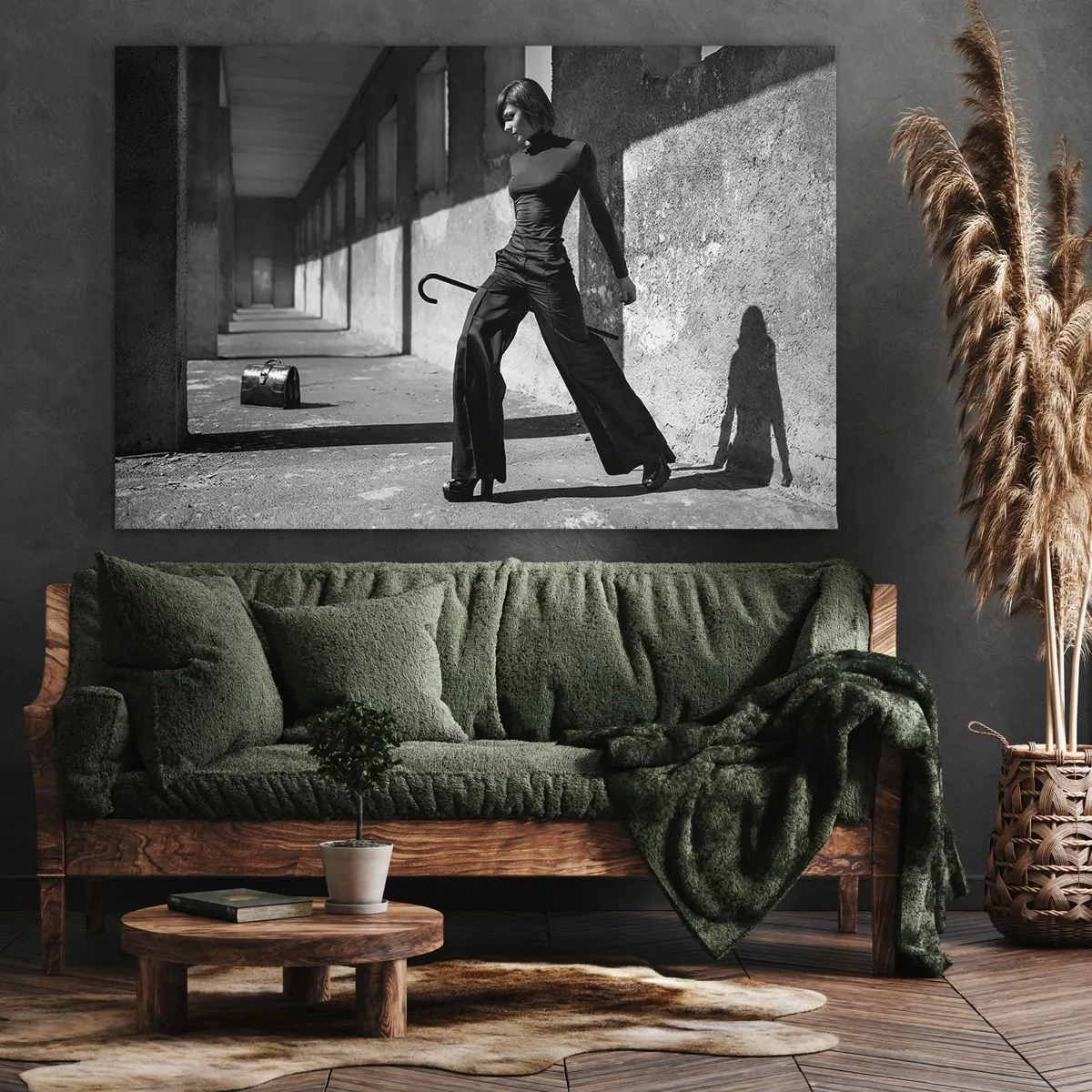 Bild auf Leinwand - Leinwandbild - Stilvolle Frau in einem industriellen Umfeld - 120x80cm - Urbane Eleganz - Moderne Wanddekoration für Wohnzimmer und Schlafzimmer ARTTOR