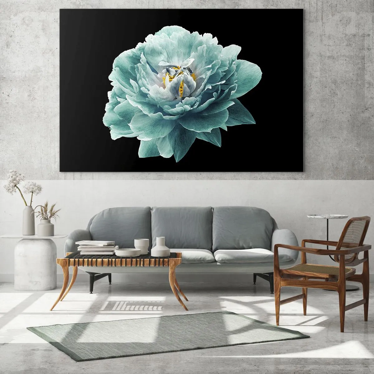 Glasbild - Bild auf glas - Eine türkisfarbene Blume mit gelber Mitte auf schwarzem Hintergrund im glamourösen Stil. - 120x80cm - Blaue und goldene Blütenblätter - Moderne Wanddekoration für Wohnzimmer und Schlafzimmer ARTTOR