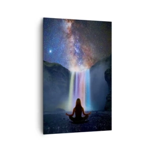 Bild auf Leinwand - Leinwandbild - Meditation vor einem Wasserfall inmitten der Sterne - 80x120cm - Absolute Harmonie - Moderne Wanddekoration für Wohnzimmer und Schlafzimmer ARTTOR