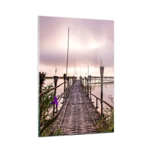 Glasbild - Bild auf glas - Eine Bambusbrücke, die über den See führt, umgeben von Pflanzen und Blumen - 50x70cm - Frieden und Ruhe Asiens - Moderne Wanddekoration für Wohnzimmer und Schlafzimmer ARTTOR