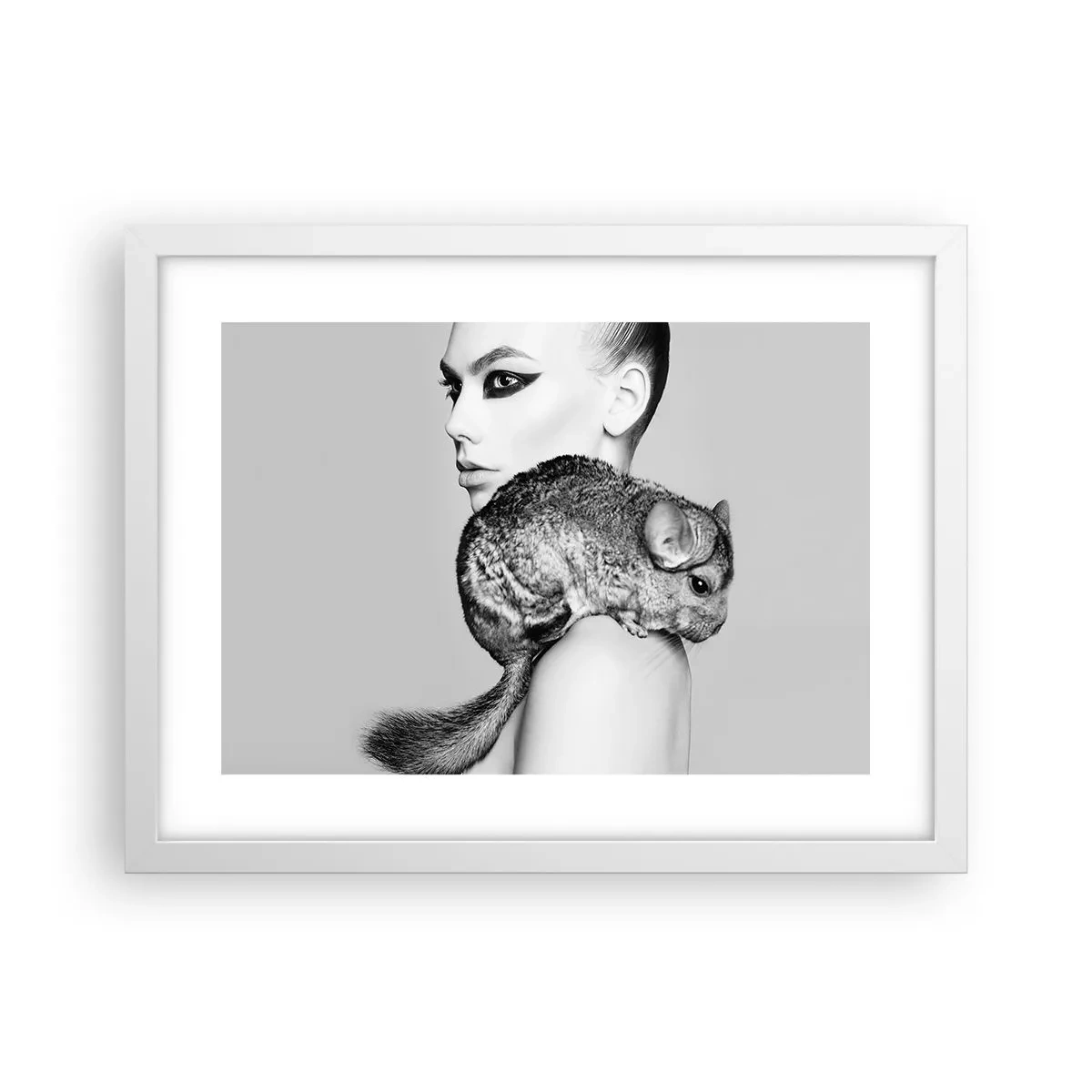 Poster in einem weißen Rahmen - Dame mit einem Chinchilla - 40x30 cm