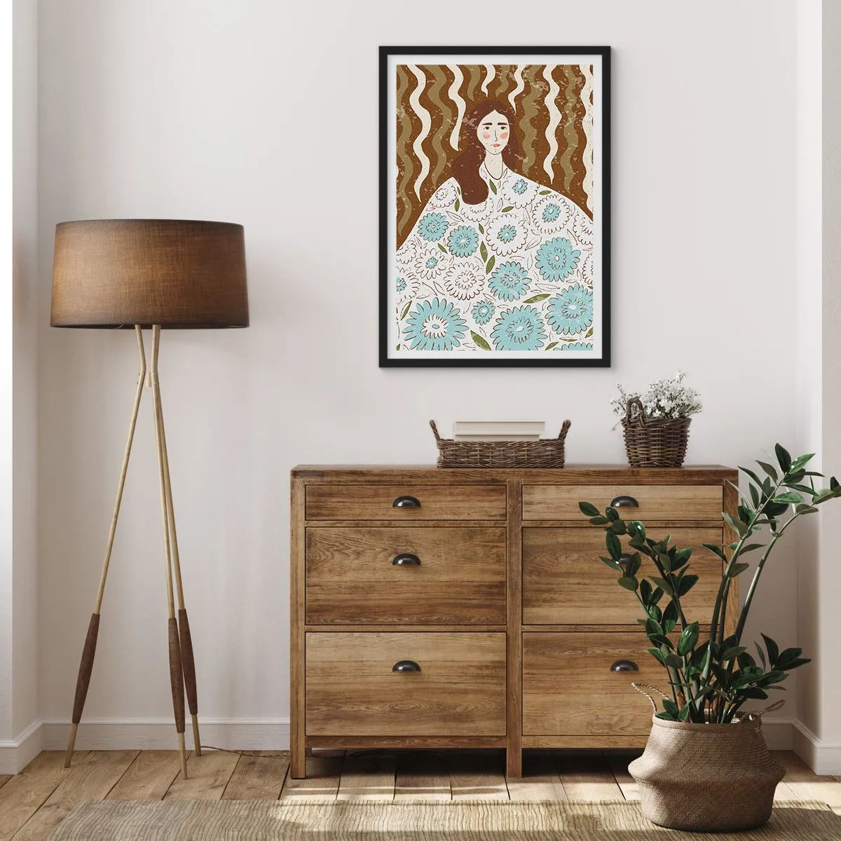 Poster in einem schwarzem Rahmen - Stilisiertes Porträt einer Frau in einem geblümten Kleid vor einem Hintergrund aus Wellenmustern. - 50x70cm - Porträt im floralen Gewand - Moderne Wanddekoration für Wohnzimmer und Schlafzimmer ARTTOR