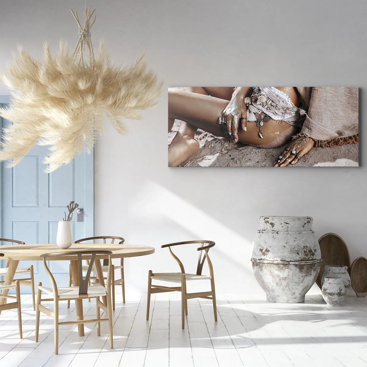 Bild auf Leinwand - Leinwandbild - Boho-Frau am Strand mit Schmuck - 160x50cm - Von den Wellen geworfen? - Moderne Wanddekoration für Wohnzimmer und Schlafzimmer ARTTOR