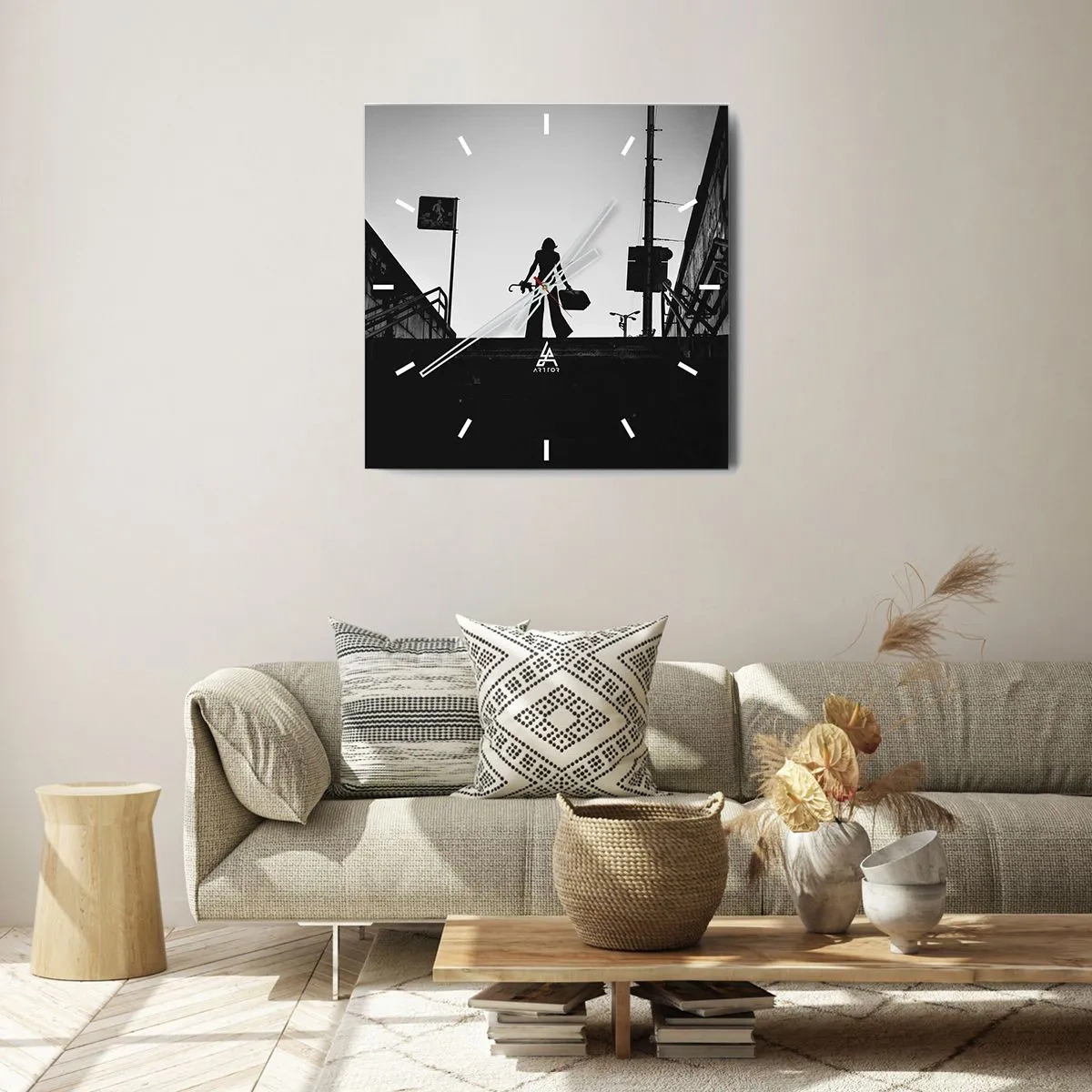 Wanduhr - Glasuhr - Eine Frauenfigur auf der Treppe in Schwarzweiß mit dynamischer Atmosphäre - 30x30cm - Städtisches Wandern - Moderne Wanddekoration für Wohnzimmer und Schlafzimmer ARTTOR