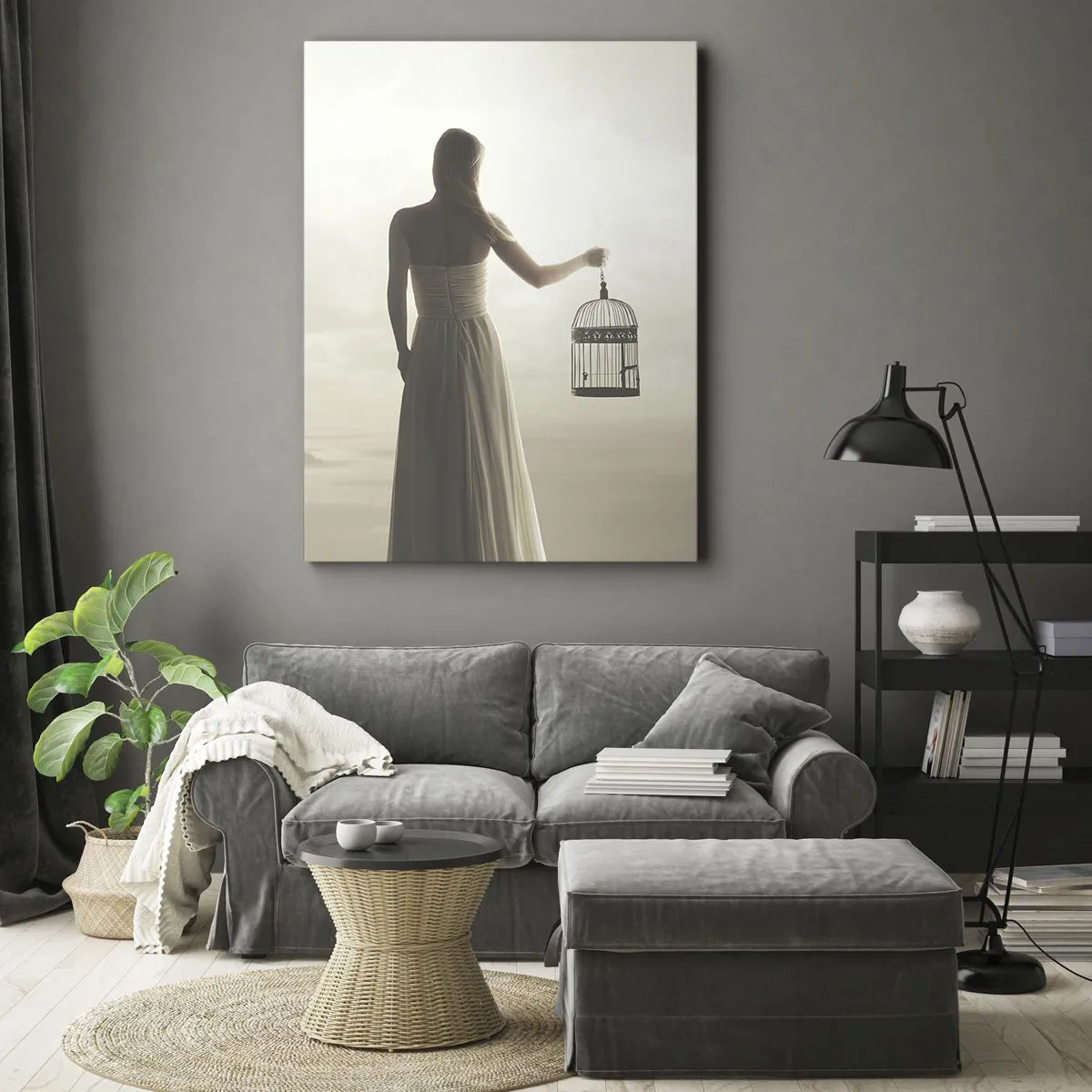 Bild auf Leinwand - Leinwandbild - Eine Frau mit einem Käfig vor einem ruhigen Himmel - 80x120cm - Sei frei - Moderne Wanddekoration für Wohnzimmer und Schlafzimmer ARTTOR