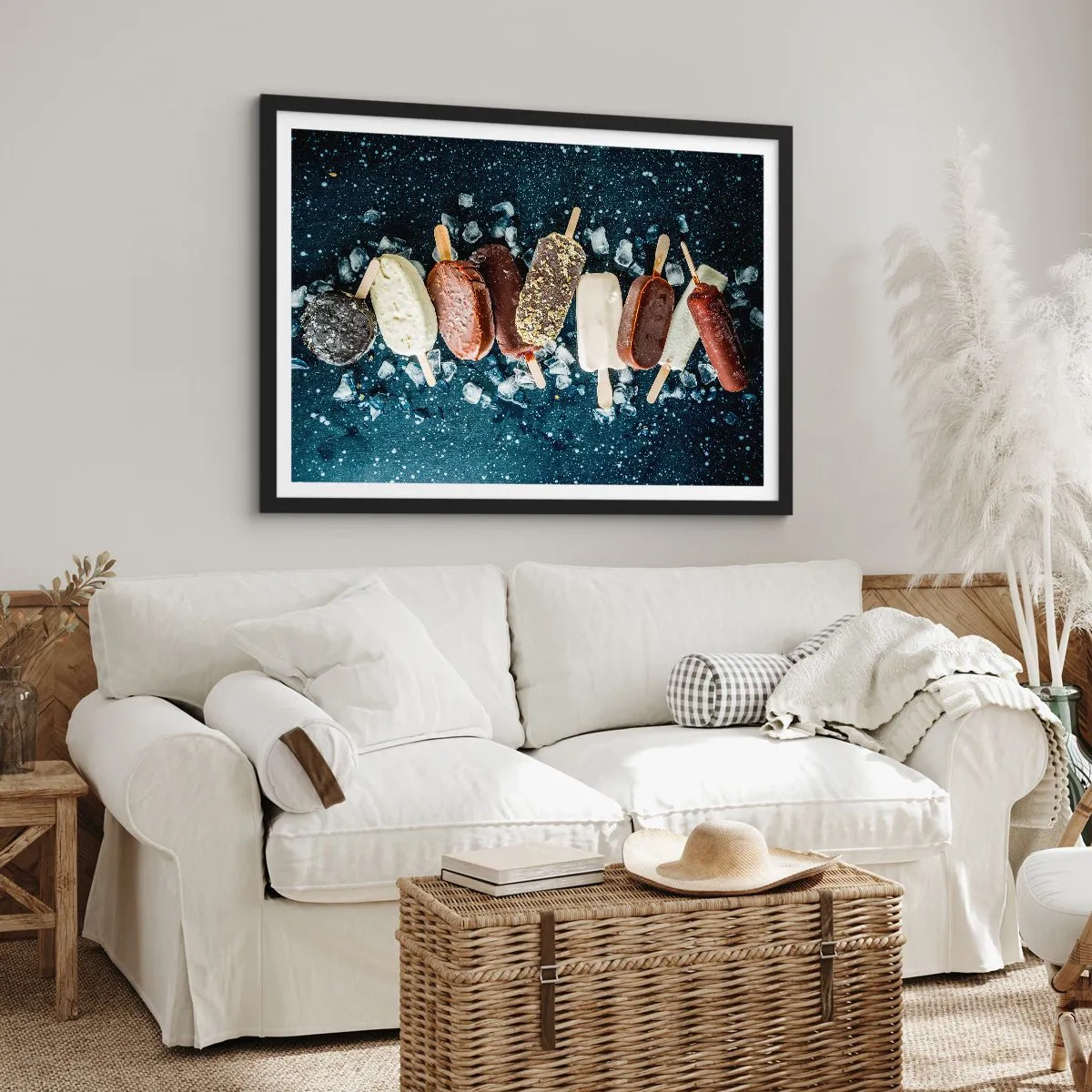 Poster in einem schwarzem Rahmen - Bunte Eislutscher auf Eis mit dunklem Hintergrund angeordnet - 70x50cm - Geschmack des heißen Sommers - Moderne Wanddekoration für Wohnzimmer und Schlafzimmer ARTTOR