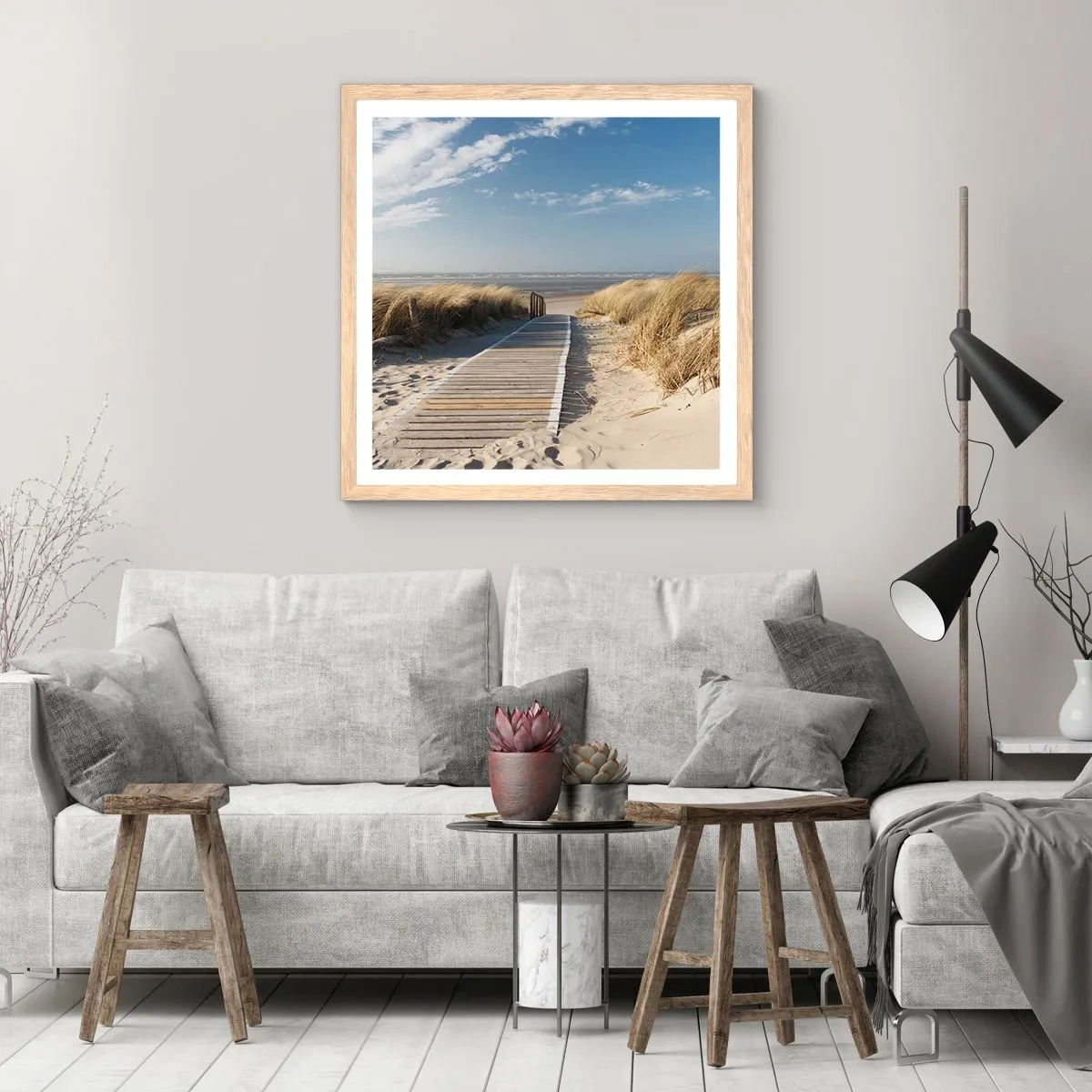 Poster in einem Rahmen aus heller Eiche - Hinter der Düne, im Rauschen des Grases - 50x50 cm