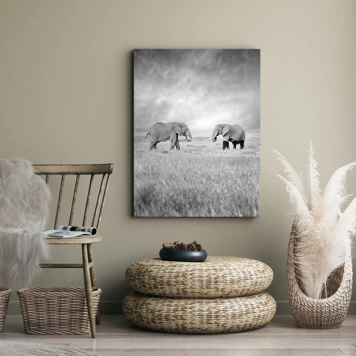 Bild auf Leinwand - Leinwandbild - Zwei Elefanten vor der Kulisse der afrikanischen Savanne - 50x70cm - Grau ist schön - Moderne Wanddekoration für Wohnzimmer und Schlafzimmer ARTTOR