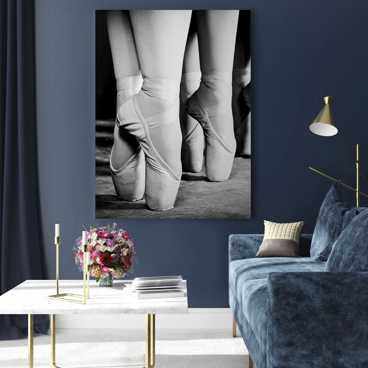 Glasbild - Bild auf glas - Ballerinas auf Spitze in schwarz-weißer Umgebung - 50x70cm - Gemeinsam, leicht - Moderne Wanddekoration für Wohnzimmer und Schlafzimmer ARTTOR