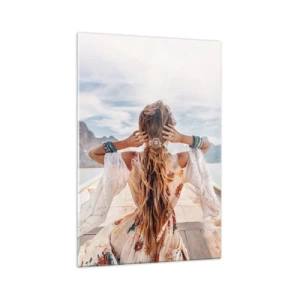Glasbild - Bild auf glas - Frau auf einem Boot mit Blick auf die Berge und das Wasser, Boho-Stil - 70x100cm - Auf dem Weg zum Glück - Moderne Wanddekoration für Wohnzimmer und Schlafzimmer ARTTOR