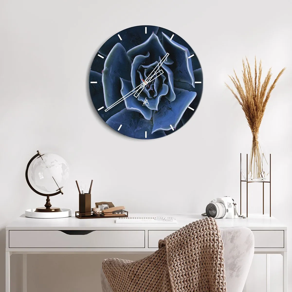 Wanduhr - Glasuhr - Nahaufnahme einer Sukkulente mit marineblauen Blättern - 30x30cm - Wüstenblume - Moderne Wanddekoration für Wohnzimmer, Küche und Schlafzimmer ARTTOR