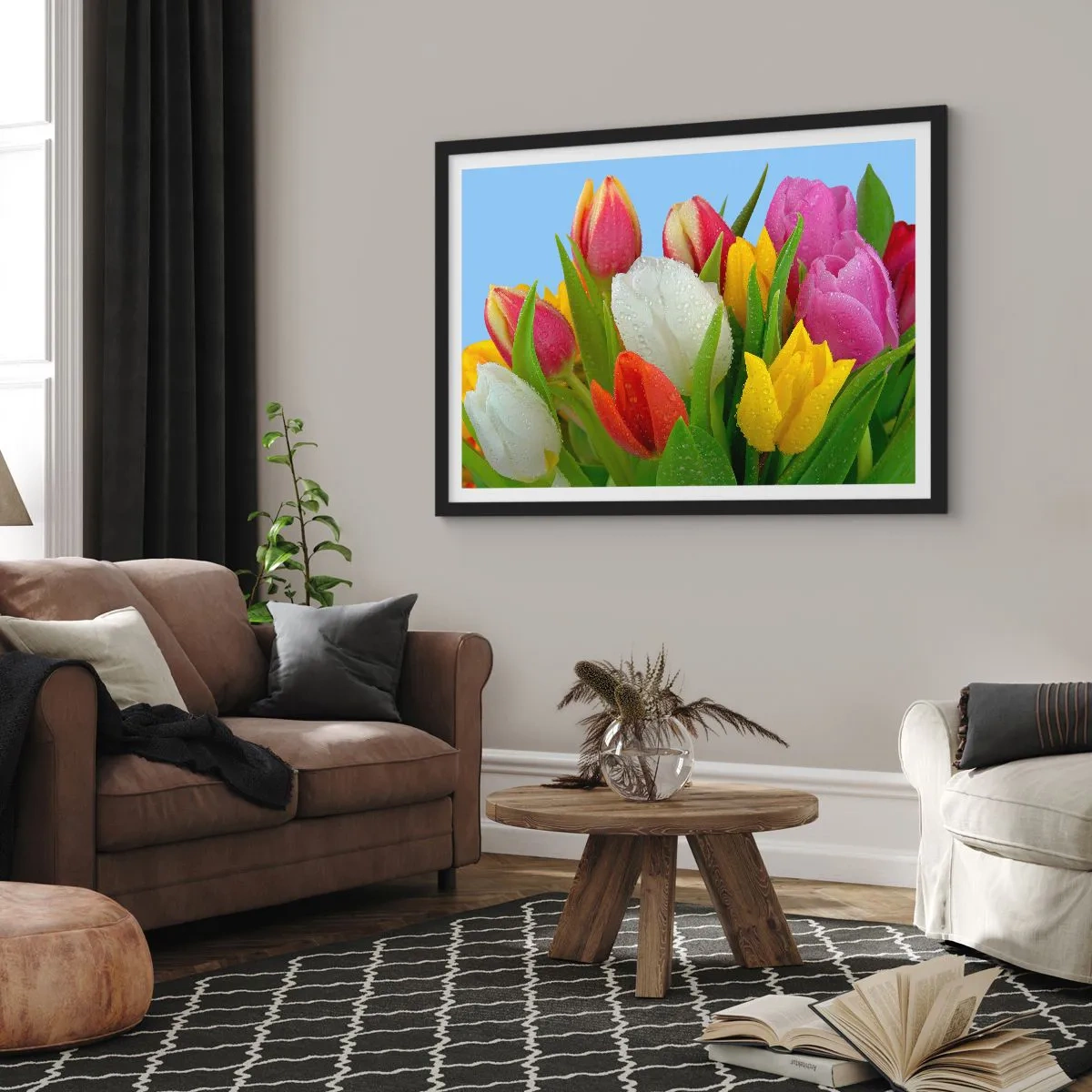 Poster in einem schwarzem Rahmen - Bunte Tulpen mit Tautropfen auf blauem Hintergrund bedeckt - 100x70cm - Ein blumiger Regenbogen in Tautropfen - Moderne Wanddekoration für Wohnzimmer und Schlafzimmer ARTTOR