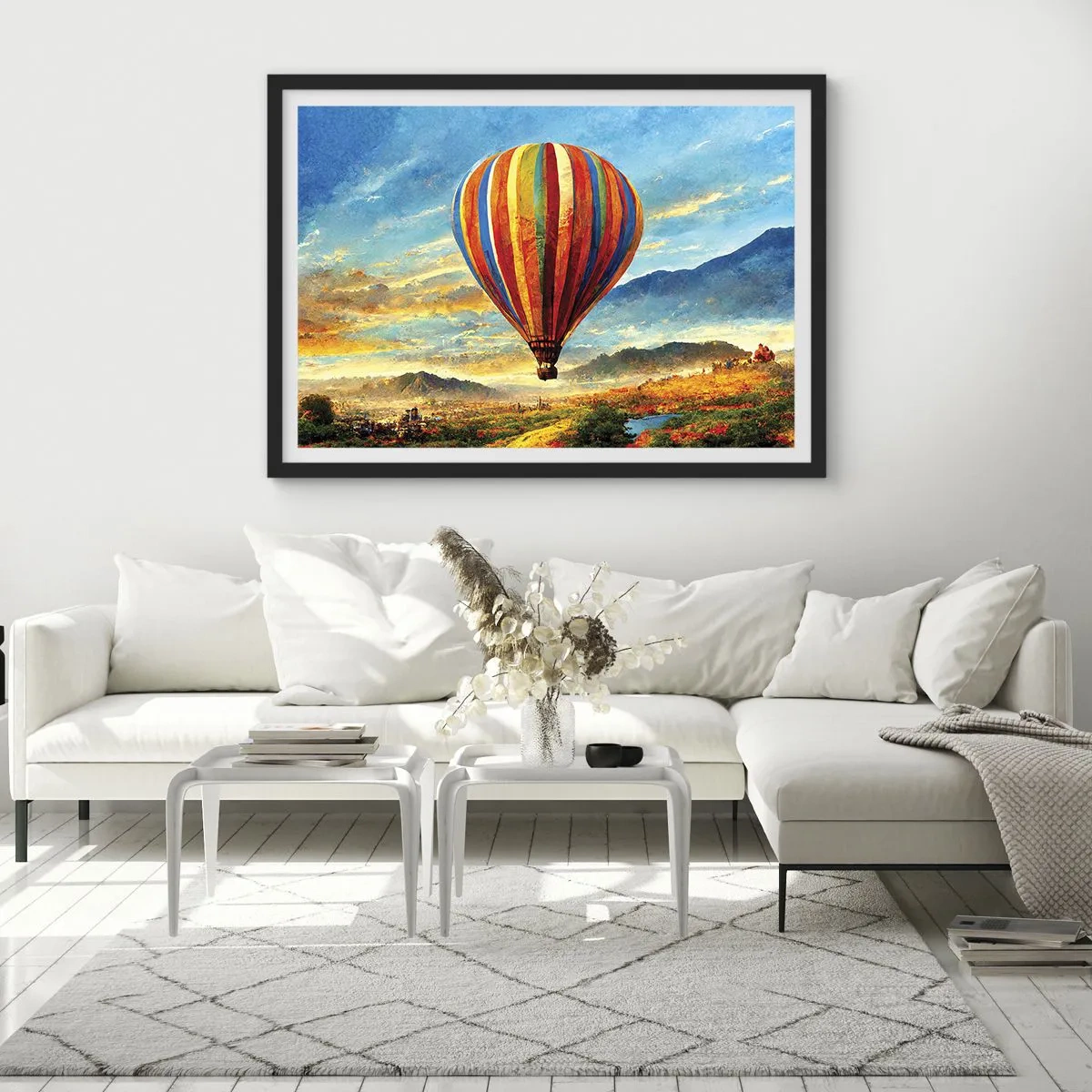 Poster in einem schwarzem Rahmen - Ein bunter Ballon über einer malerischen Landschaft - 100x70cm - In der Stille sieht man mehr - Moderne Wanddekoration für Wohnzimmer und Schlafzimmer ARTTOR