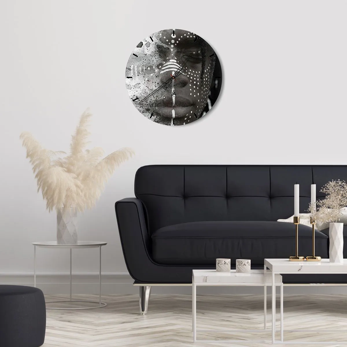 Wanduhr - Glasuhr - Porträt einer Person mit symbolischer Gesichtsbemalung in Grautönen. - 30x30cm - Entdecke den Urgeist - Moderne Wanddekoration für Wohnzimmer, Küche und Schlafzimmer ARTTOR