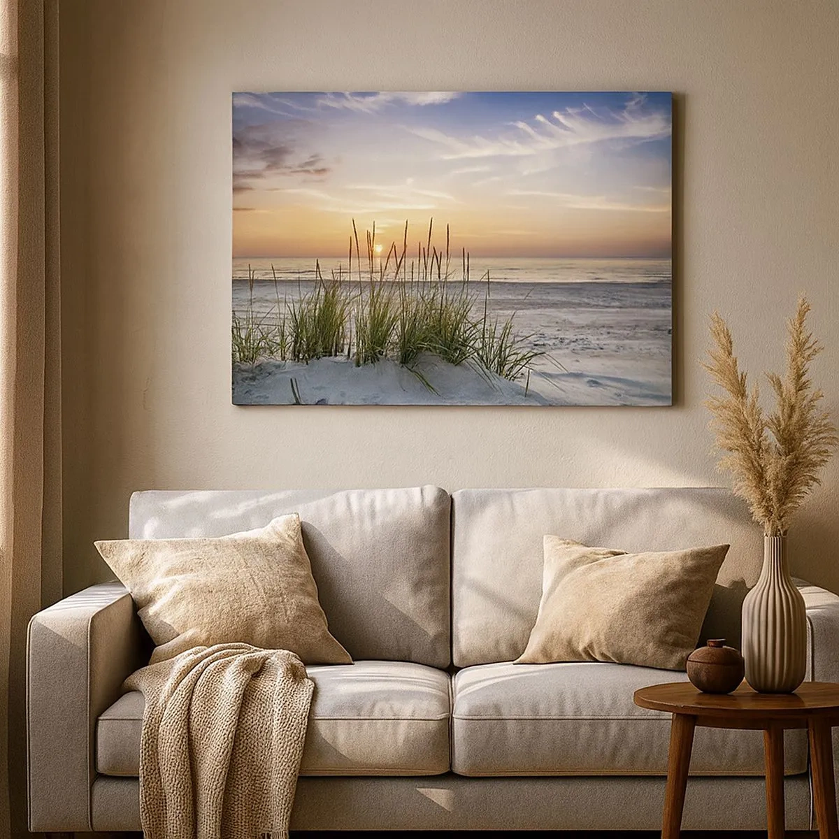 Bild auf Leinwand - Leinwandbild - Ein Sandstrand bei Sonnenuntergang mit Gras im Hintergrund - 70x50cm - Schau, denk, fühl - Moderne Wanddekoration für Wohnzimmer und Schlafzimmer ARTTOR