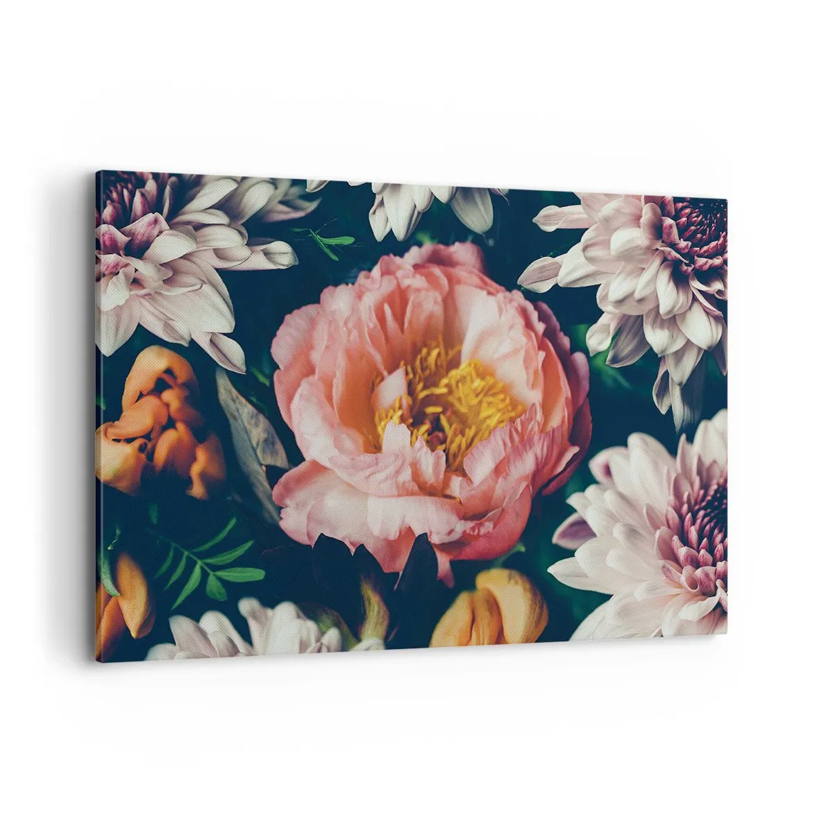 Bild auf Leinwand - Leinwandbild - Blumenarrangement mit Pfingstrosen und Chrysanthemen auf dunklem Hintergrund - 120x80cm - Mit barocker Pracht - Moderne Wanddekoration für Wohnzimmer und Schlafzimmer ARTTOR