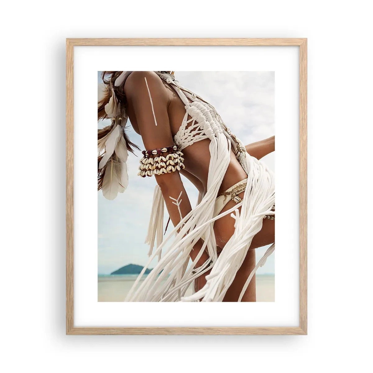 Poster in einem Rahmen aus heller Eiche - Eine Priesterin der Sonne - 40x50 cm