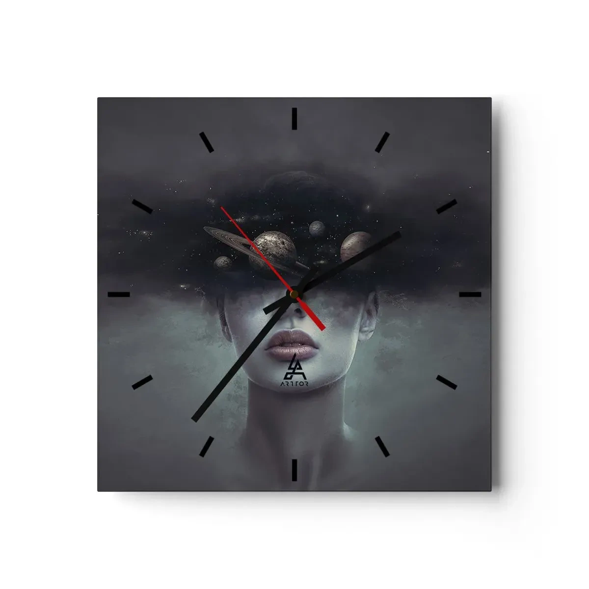 Wanduhr - Glasuhr - Ein Frauengesicht mit einem Planeten- und Weltraummotiv im Hintergrund - 30x30cm - Und die Planeten spielen verrückt ... - Moderne Wanddekoration für Wohnzimmer und Schlafzimmer ARTTOR