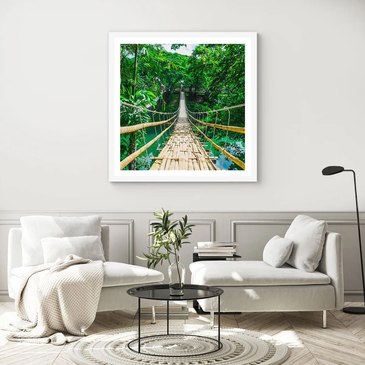 Poster in einem weißen Rahmen - Monkey Bridge über das Grün - 50x50 cm