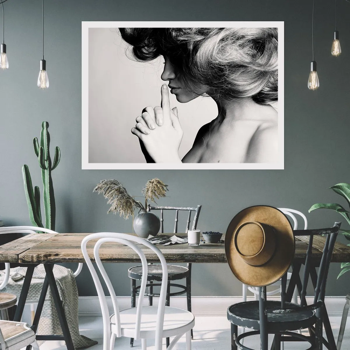 Poster - Schwarz-weißes Profil einer Frau, die Stille gestikuliert - 100x70cm - Auf sich selbst hören - Moderne Wanddekoration für Wohnzimmer und Schlafzimmer ARTTOR