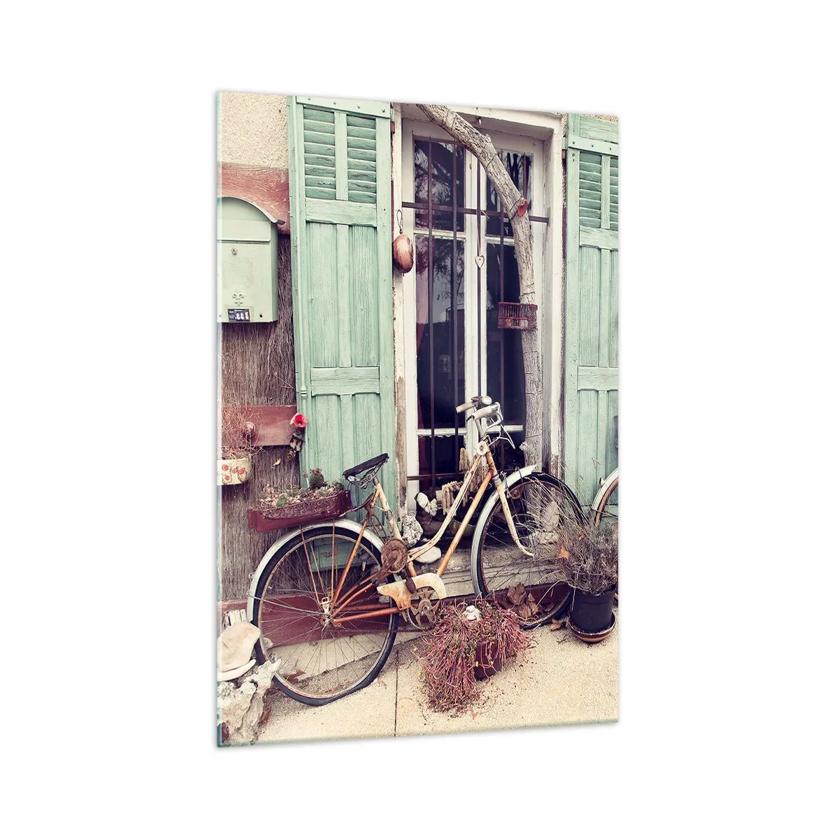 Glasbild - Bild auf glas - Vintage-Fahrräder vor einer Holztür mit pastellfarbenen Fensterläden - 70x100cm - Es lebe die Provinz - Moderne Wanddekoration für Wohnzimmer und Schlafzimmer ARTTOR
