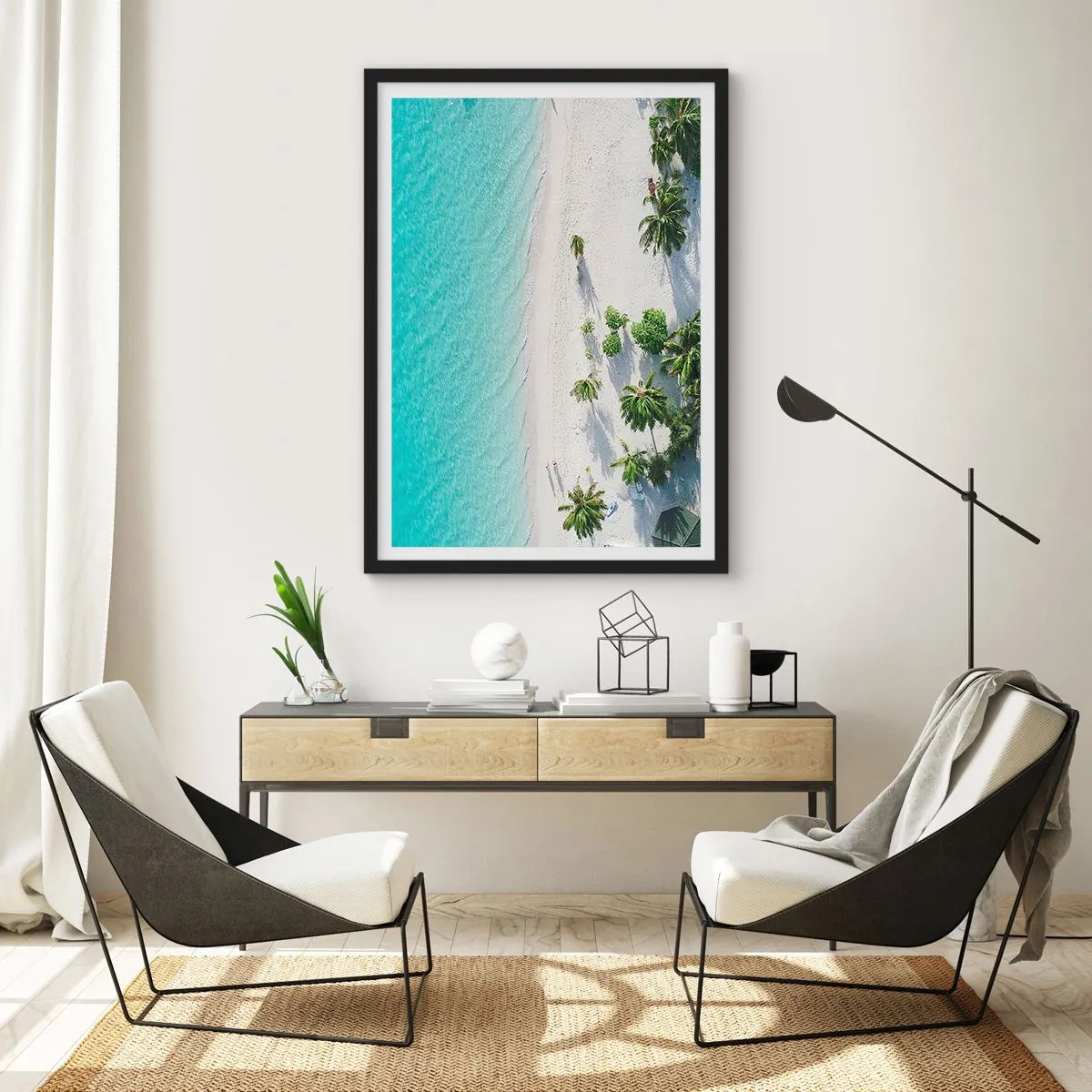 Poster in einem schwarzem Rahmen - Luftaufnahme eines tropischen Strandes mit Palmen und blauem Meer - 50x70cm - Urlaub im Paradies - Moderne Wanddekoration für Wohnzimmer und Schlafzimmer ARTTOR