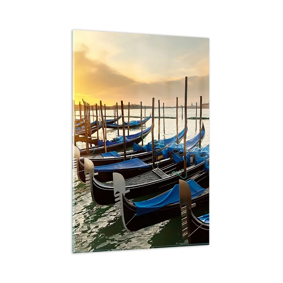 Glasbild - Bild auf glas - Gondeln in Venedig am Morgen im Licht der aufgehenden Sonne - 80x120cm - Bevor das Summen kommt - Moderne Wanddekoration für Wohnzimmer und Schlafzimmer ARTTOR
