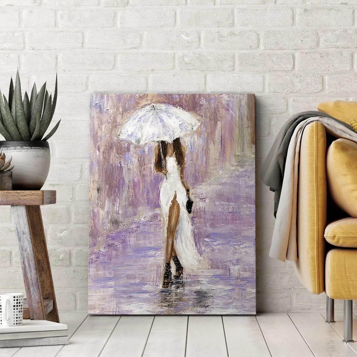 Bild auf Leinwand - Leinwandbild - Eine Frau mit einem Regenschirm, die im Regen in Fliedertönen läuft - 80x120cm - Im lila Regen - Moderne Wanddekoration für Wohnzimmer und Schlafzimmer ARTTOR