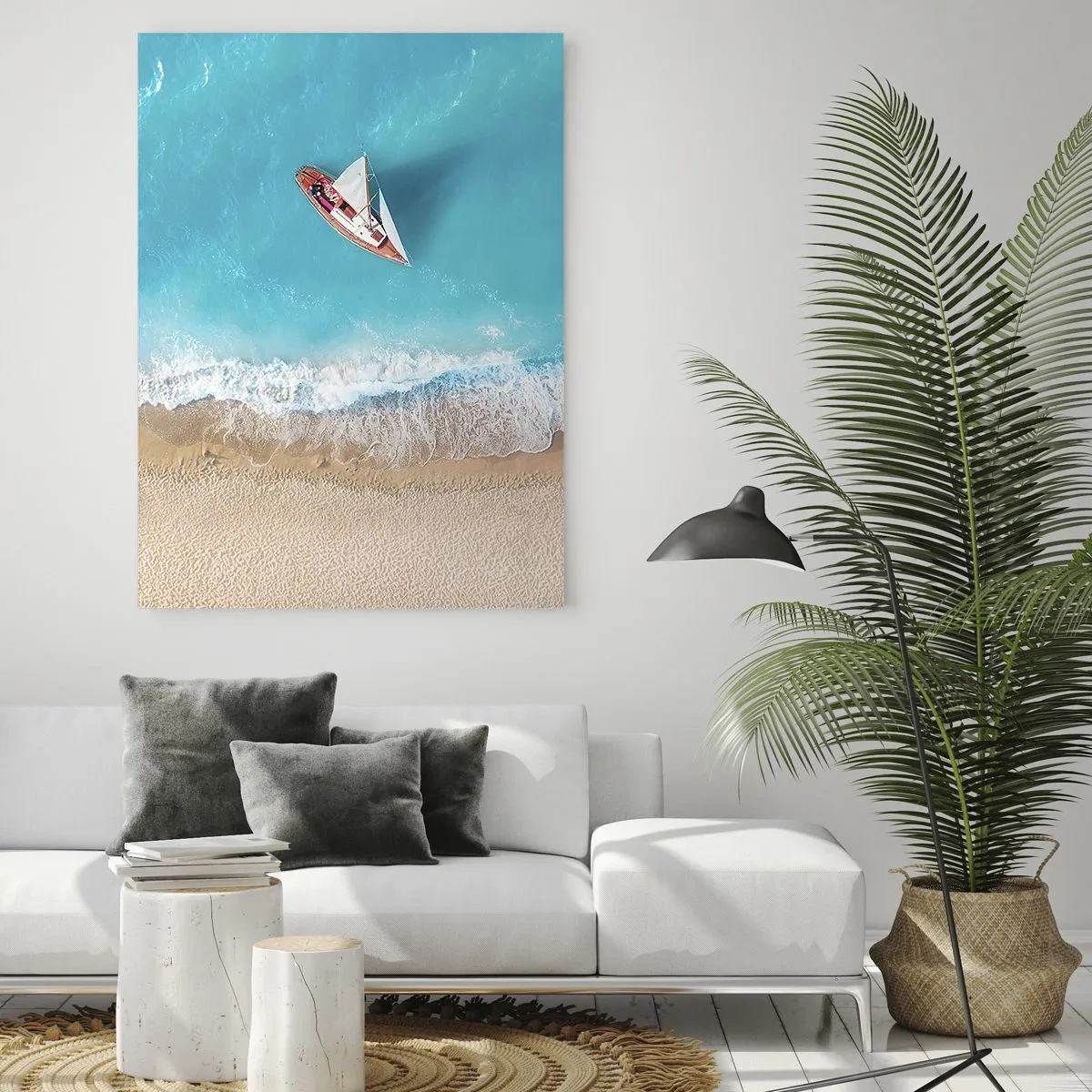 Glasbild - Bild auf glas - Ein Segelboot auf dem azurblauen Meer an einem Sandstrand - 50x70cm - An der Grenze von Blau und Gold - Moderne Wanddekoration für Wohnzimmer und Schlafzimmer ARTTOR